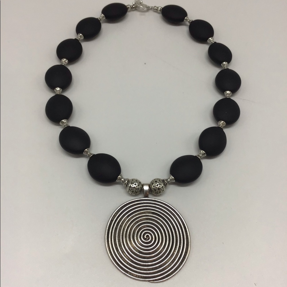 Black And Silver Necklace - Picture 3 of 8